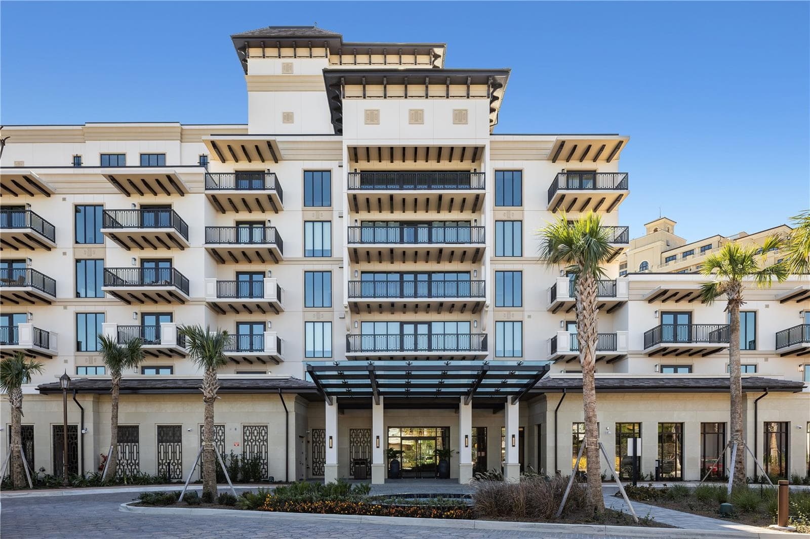 Florian Park Luxe Residences. — 10160 Autumn Mist Lane 800, Golden Oak, Florida