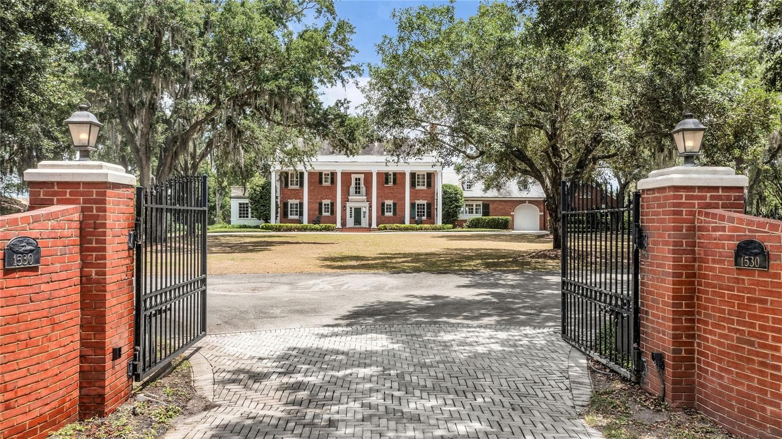 Over 2.5 acre Lake Conway estate with 258 feet of shoreline — 1530 Waterwitch Drive, Orlando, Florida